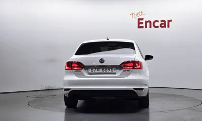 Volkswagen Jetta 2012, 122627 км, за 2642.38 USD