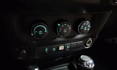Jeep Wrangler 2017, 87260 км, за 16451.93 USD - фото 18