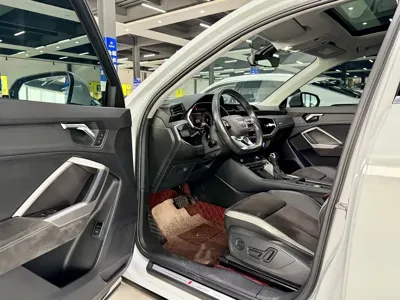 Audi Q3 2022, 30000 км, за 24984.8 USD