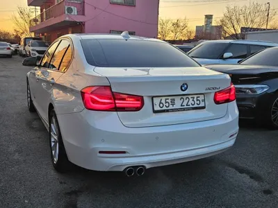 BMW 3-Series 2018, 92685 км, за 11549.39 USD