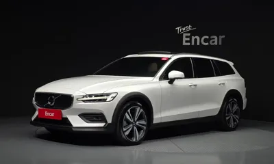 Volvo V60 · 2021 год