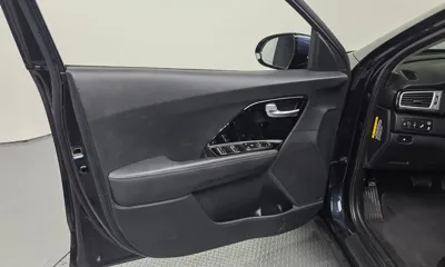 Kia Niro 2018, 72491 км, за 10437.18 USD - фото 24