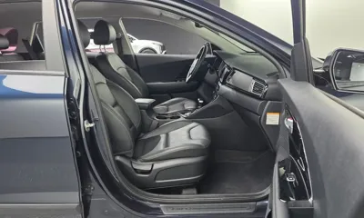 Kia Niro 2018, 72491 км, за 10437.18 USD - фото 26
