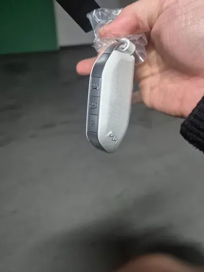 Kia EV3 2026, 400 км, за 21320.73 USD - фото 12