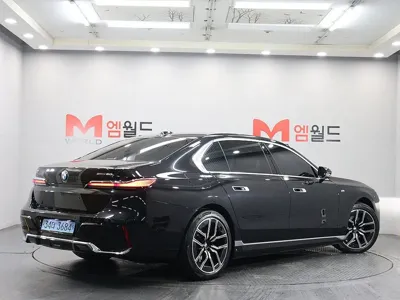 BMW i7 2024, 24576 км, за 78771.17 USD