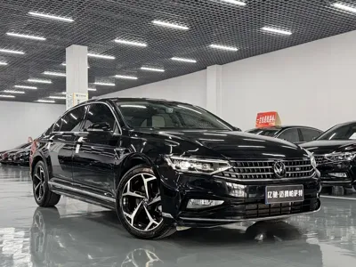 Volkswagen Magotan 2023, 58000 км, за 17972.7 USD
