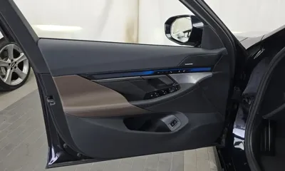BMW 5-Series 2025, 8759 км, за 38007.09 USD - фото 24