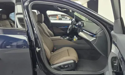 BMW 5-Series 2025, 8759 км, за 38007.09 USD - фото 26