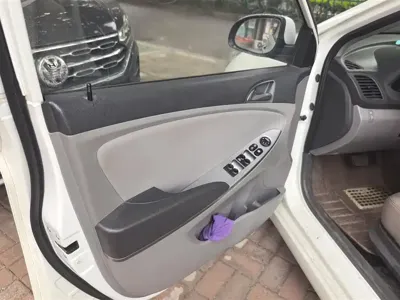 Hyundai Verna 2015, 98200 км, за 2500.75 USD - фото 7