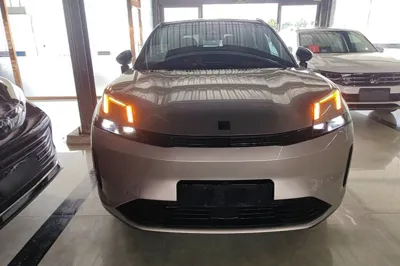 Lynk & Co 08 EM-P 2023, 32599 км, за 19210 USD