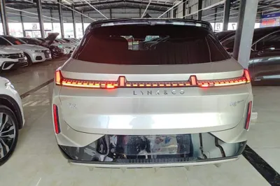 Lynk & Co 08 EM-P 2023, 32599 км, за 19210 USD