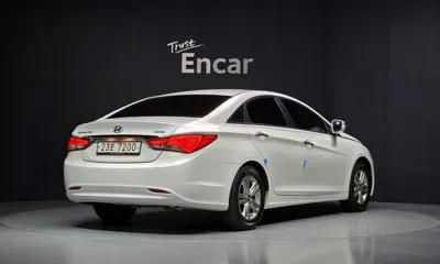 Hyundai Sonata 2013, 107292 км, за 3547.03 USD