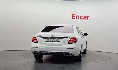 Mercedes-Benz E-Class 2017, 53338 км, за 15091.24 USD