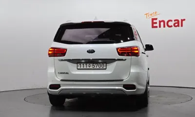 Kia Canival 2019, 186336 км, за 7794.32 USD