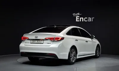 Hyundai Sonata 2015, 122800 км, за 5842.2 USD
