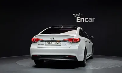 Hyundai Sonata 2015, 122800 км, за 5842.2 USD