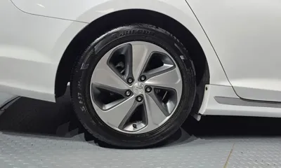 Hyundai Sonata 2015, 122800 км, за 5842.2 USD