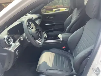 Mercedes-Benz C-Class 2025, 4000 км, за 31548.14 USD