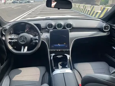 Mercedes-Benz C-Class 2025, 4000 км, за 31548.14 USD