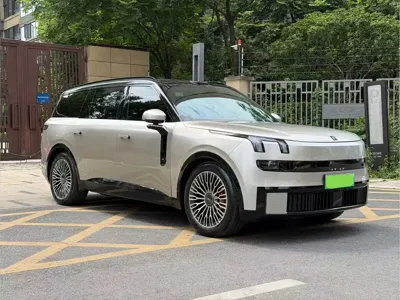 Lynk & Co 领克900