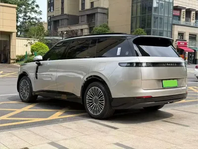 Lynk & Co 领克900
