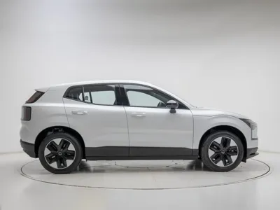 Volvo EX30 2026, 554 км, за 22974.92 USD