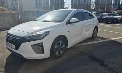Hyundai Ioniq 2016, 125000 км, за 5776.55 USD