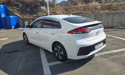 Hyundai Ioniq 2016, 125000 км, за 5776.55 USD - фото 6