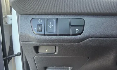 Hyundai Ioniq 2016, 125000 км, за 5776.55 USD - фото 12