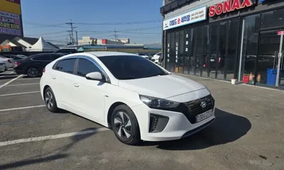 Hyundai Ioniq 2016, 125000 км, за 5776.55 USD - фото 18