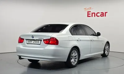 BMW 3-Series 2011, 57009 км, за 3763.89 USD