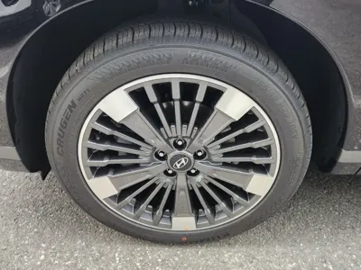 Hyundai Santafe 2025, 1570 км, за 17773.37 USD