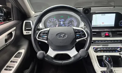 Hyundai Grandeur 2018, 140091 км, за 6342.91 USD - фото 13