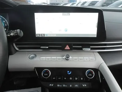 Hyundai Avante 2022, 128000 км, за 10744.28 USD - фото 6