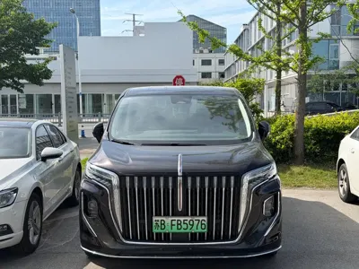 Hongqi Hongqi HQ9 PHEV 2024, 10000 км, за 29399.08 USD