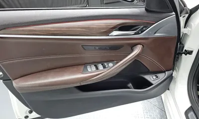BMW 5-Series 2020, 55980 км, за 21402.57 USD - фото 24