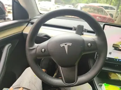 Tesla Model Y 2023, 66200 км, за 28083.46 USD
