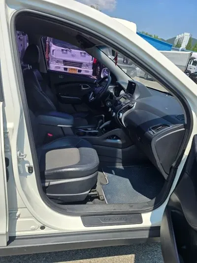 Hyundai Tucson 2010, 129000 км, за 3938.56 USD - фото 11