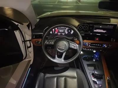 Audi A4L 2020, 76400 км, за 18047.36 USD