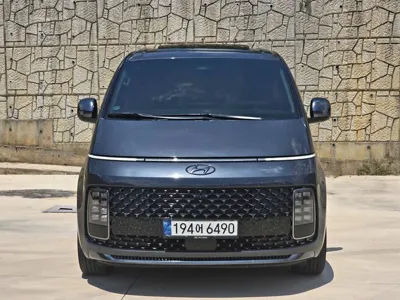 Hyundai Staria 2023, 57605 км, за 20217.93 USD