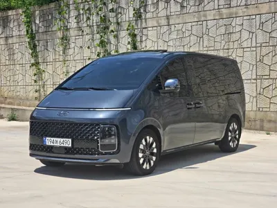 Hyundai Staria 2023, 57605 км, за 20217.93 USD