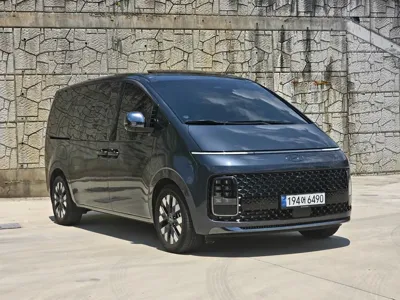 Hyundai Staria 2023, 57605 км, за 20217.93 USD