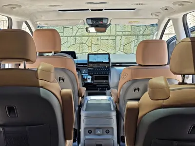 Hyundai Staria 2023, 57605 км, за 20036.45 USD - фото 13