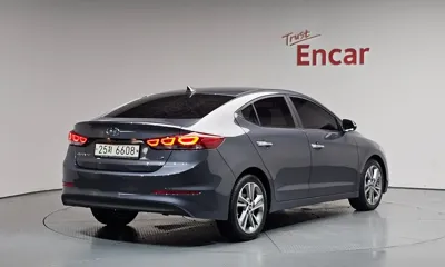 Hyundai Avante 2017, 109891 км, за 8205.33 USD