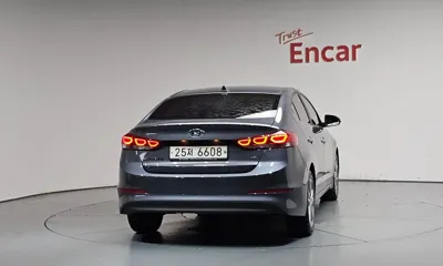 Hyundai Avante 2017, 109891 км, за 8205.33 USD