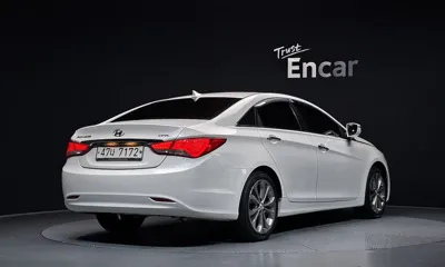 Hyundai Sonata 2014, 145939 км, за 3413.42 USD