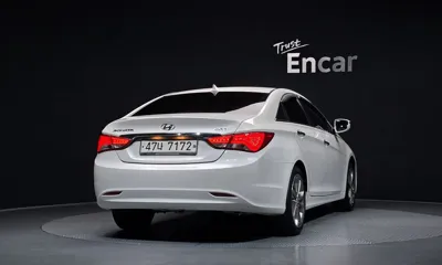 Hyundai Sonata 2014, 145939 км, за 3413.42 USD