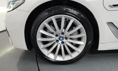 BMW 5-Series 2023, 38121 км, за 27241.7 USD