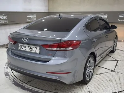 Hyundai Avante 2017, 106592 км, за 5776.55 USD