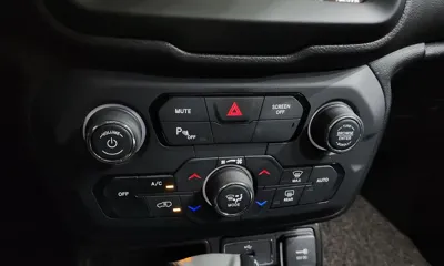 Jeep Renegade 2020, 119010 км, за 8024.34 USD - фото 32